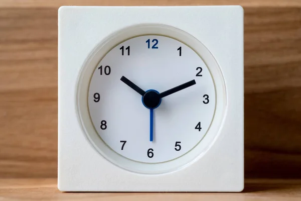 Fermer horloge blanche — Photo