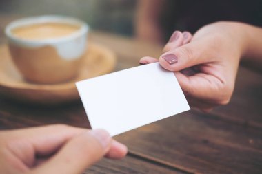 İş adamı ve iş kadın exchang kartvizit