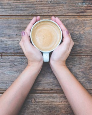 Kadının el ve kahve 
