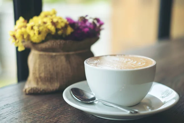 コーヒーと花 — ストック写真