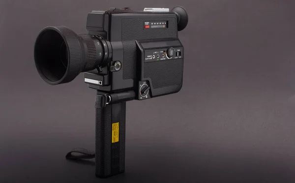 Velho cine câmera em preto — Fotografia de Stock