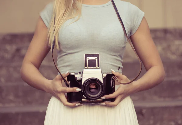 Women and vintage camera — Stock Photo, Image