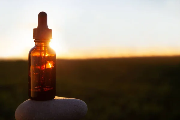 Tropfflasche Sonnenuntergang Alternative Medizin — Stockfoto