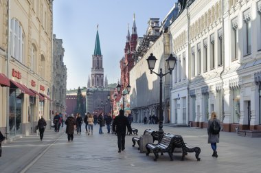 Nikolskaya Caddesi ve Kremlin Nikolskaya Moskova'da kule