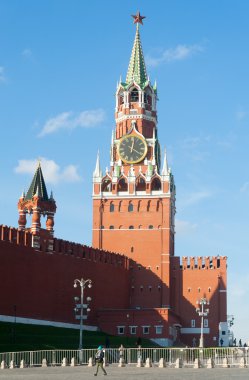 İşçinin ve Tsarskaya Kremlin kuleleri, Moskova
