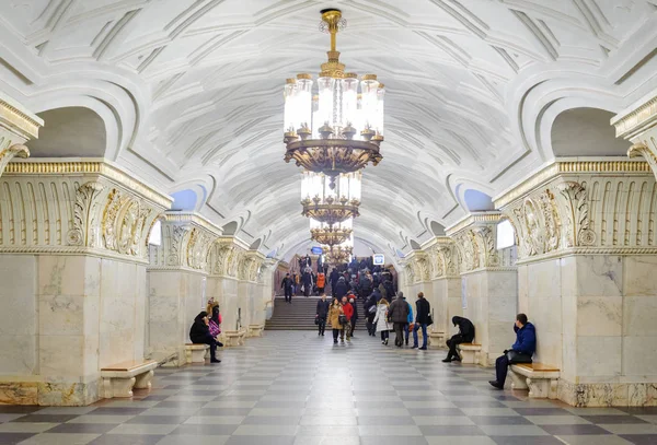 2016 年 11 月 14 日モスクワの地下鉄のミーラ駅 — ストック写真