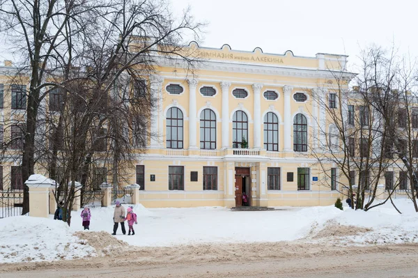Budova gymnázia s názvem Kekin v Rostov Velikij, Rusko. Wint — Stock fotografie
