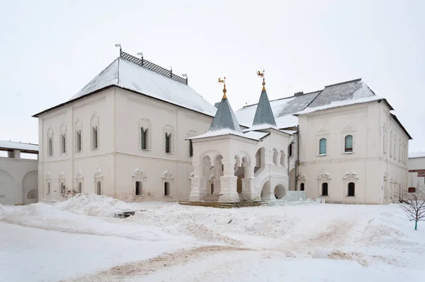 建筑的 Gosudarskie Khoromy （王宫） 在罗斯托夫克里姆林宫 — 图库照片