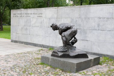 Arnavut kaldırımlı olarak silah, proletarya memorial ensemble 5.07.2017