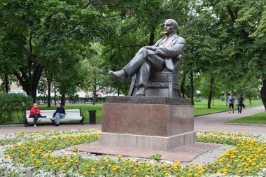 Vladimir Lenin ve bir çiçek yatak 5.07.2017 anıt