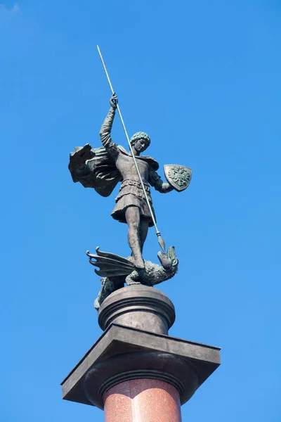 Statue victorieuse de Saint Georges sur la place Trubnaya 12.08.2017 Photo De Stock