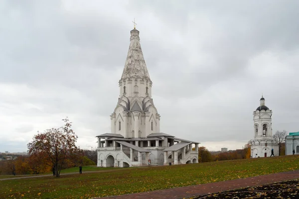 Moscow Russia October 2019 Stormy Sky Cathedrals Kolomenskoye Park Kolomenskoye — Stockfoto