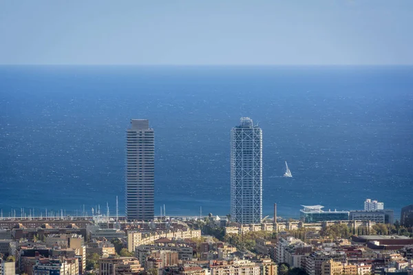 Tweelingtorens van Olympische wijk in Barcelona — Stockfoto