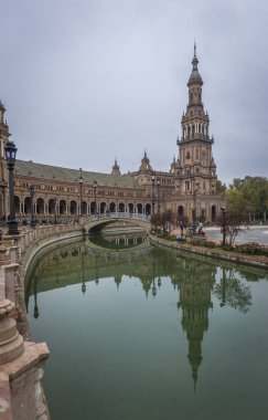 su kanalı üzerinde plaza de espana - Sevilla, Endülüs, İspanya İspanyol Meydanı