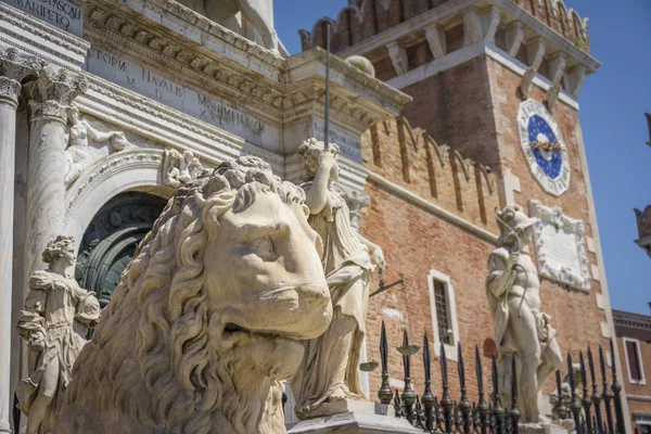 The Piraeus Lion at the gates of Arsenal, Venice, Italy — Stock Photo, Image