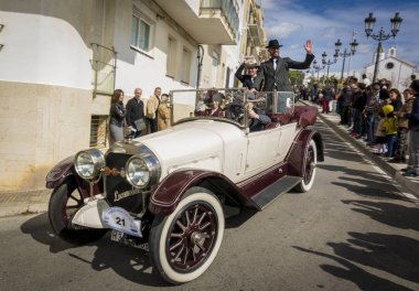 Sitges, İspanya - 5 Mart 2017: 59 eski model araba ralli Barcelona-Sitges