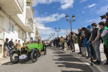 Sitges, İspanya - 5 Mart 2017: 59 eski model araba ralli Barcelona-Sitges