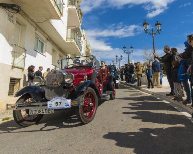 Sitges, İspanya - 5 Mart 2017: 59 eski model araba ralli Barcelona-Sitges