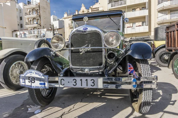 Sitges, Espanha - 5 de março de 2017: 59th Vintage Car Rally Barcelona-Sitges — Fotografia de Stock