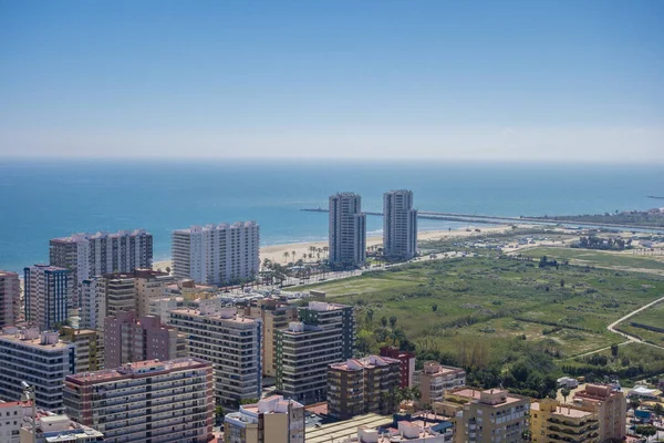 Luchtfoto van mediterrane toeristische stad van Cullera — Stockfoto