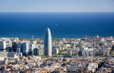 Barcelona görüntülemek, kule Agbar ve Akdeniz