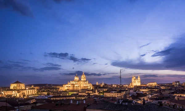 Vista noturna da paisagem urbana de Salamanca — Fotografia de Stock