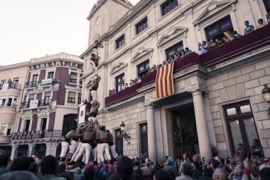 Reus, İspanya - 17 Haziran 2017: Castells, bir castell geleneksel olarak festivaller Catalonia içinde yerleşik bir insan kulesi performanstır.
