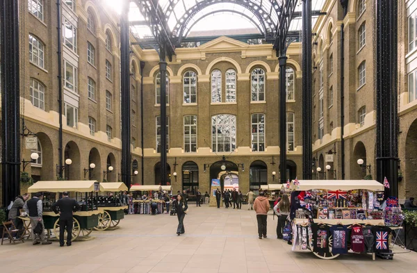 Londres, Reino Unido, 10 de octubre: Vista pública al aire libre Hay 's Galleria . — Foto de Stock