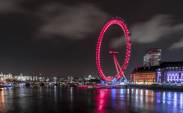 Londons Stadtbild mit Millenniumsrad bei Nacht — Stockfoto