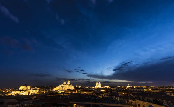 Vista noturna da paisagem urbana de Salamanca — Fotografia de Stock
