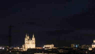 Gece görünümü kurumlu Salamanca Üniversitesi