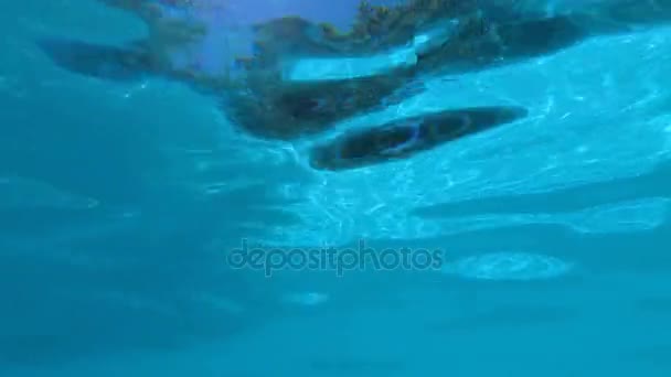 Поверхня басейну під водою — стокове відео
