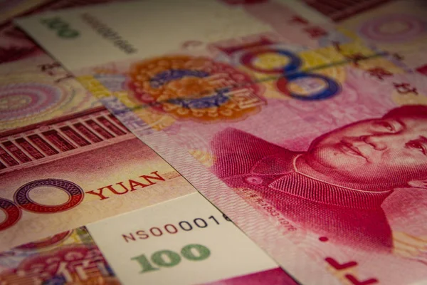 Nota de 100 yuans ou renminbi, Moedas chinesas — Fotografia de Stock