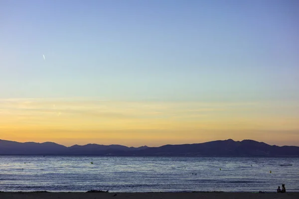 Západ slunce v tichém l'Escala, Costa Brava. — Stock fotografie