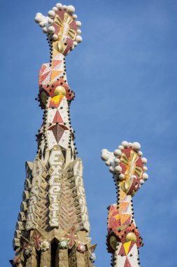 Barcelona, İspanya. Eylül 2017: Sagrada Familia tepesine kuleleri