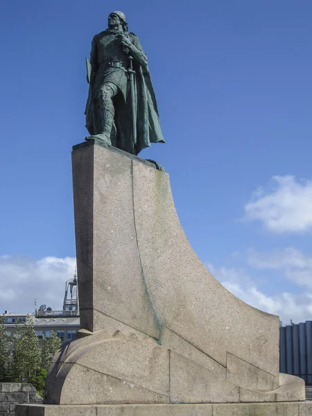 Estátua de Leif Erikson em Reykjavik, Islândia — Fotografia de Stock