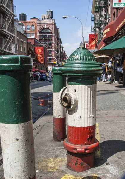 Dettaglio di un idrante nel quartiere newyorkese di Little Italy — Foto Stock