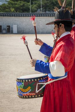 Seoul, Güney Kore, Ekim 2012: tören kapısı Muhafız değişim Seoul City, Kore Cumhuriyeti Gyeongbokgung Sarayı yakınındaki
