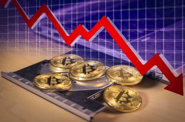 Bir dizüstü bilgisayarın Cd sürücüsü düşen kavram Bitcoin paralar ile mali ayı piyasası
