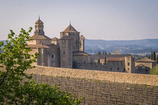 Mosteiro cisterciense de Santa Maria de Poblet ou Monestir de Poblet, na região da Catalunha, Espanha . — Fotografia de Stock
