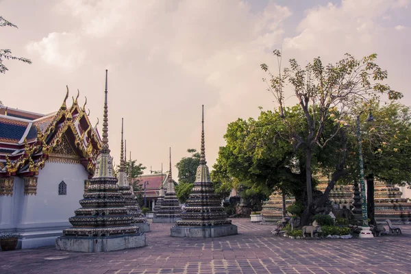 Храм Ват Пхо в Бангкоке, Таиланд — стоковое фото