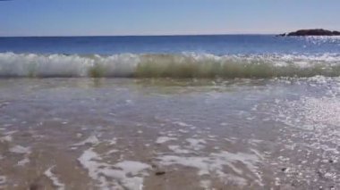 Sessiz ve sakin Akdeniz sahil Costa Daurada Cambrils, İspanya güzel şehir içinde üzerinde.