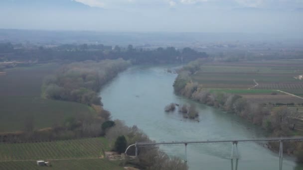 Rzeka Ebro w Hiszpanii, przechodzących w pobliżu Mora la Nova i Mora debre — Wideo stockowe