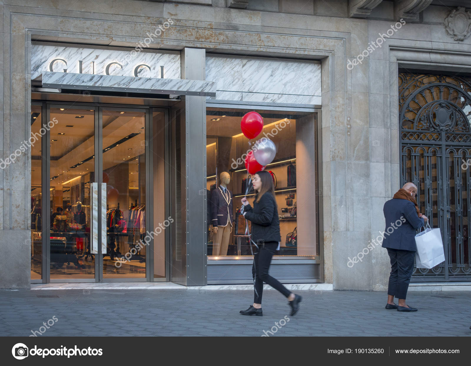 Spain. March 2018: People walking in front of Gucci shop – Stock Editorial Photo © #190135260
