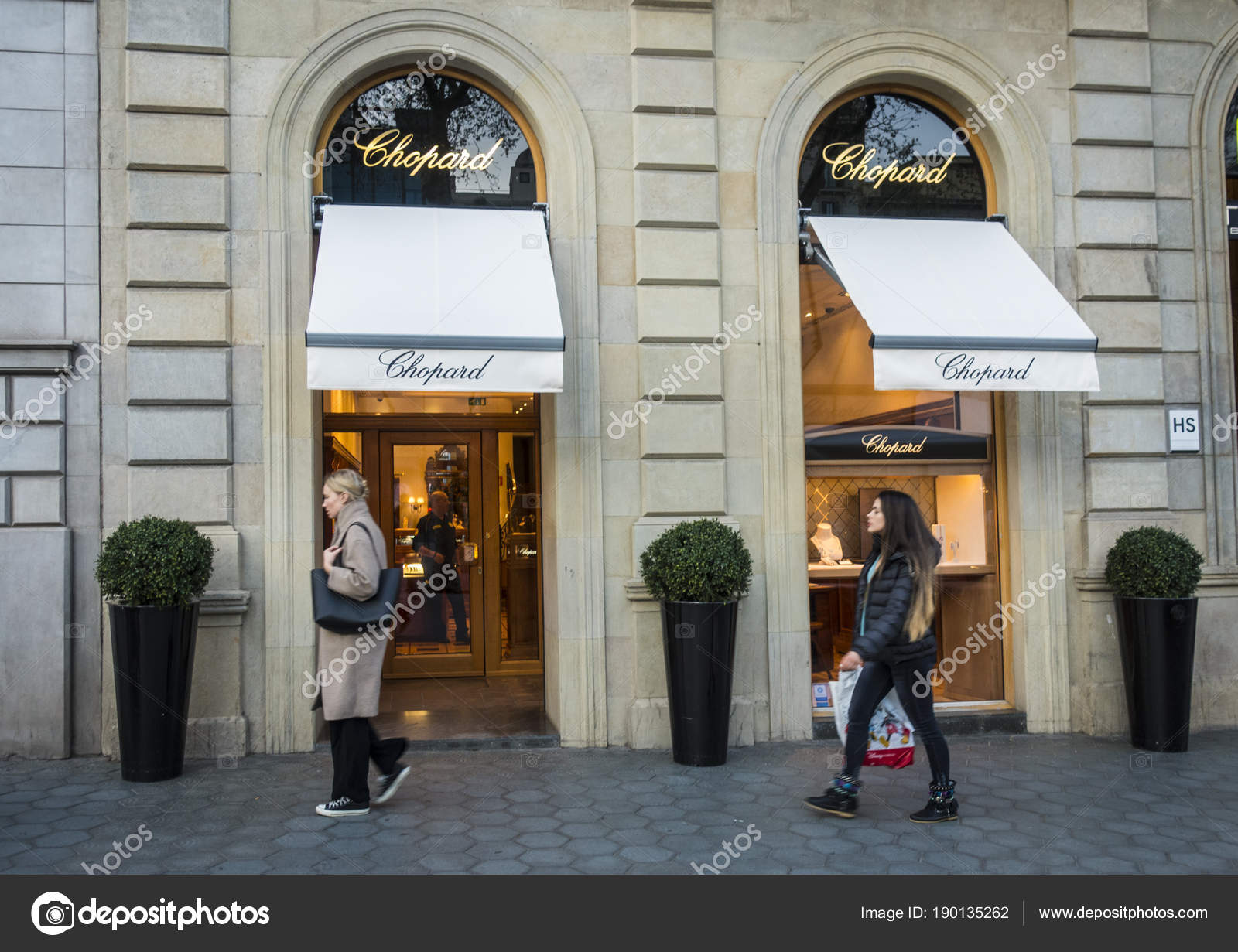 Chopard accommodant paris store