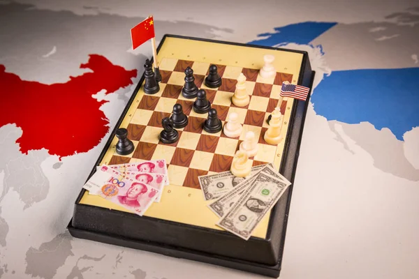 США і Китай гри в шахи. Концепція торгівлі війни — стокове фото