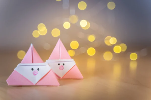 Origami Escena de Navidad con Santa Claus y luces bokeh — Foto de Stock