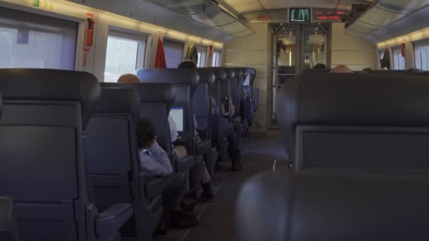 À l'intérieur d'un compartiment de train à grande vitesse — Video