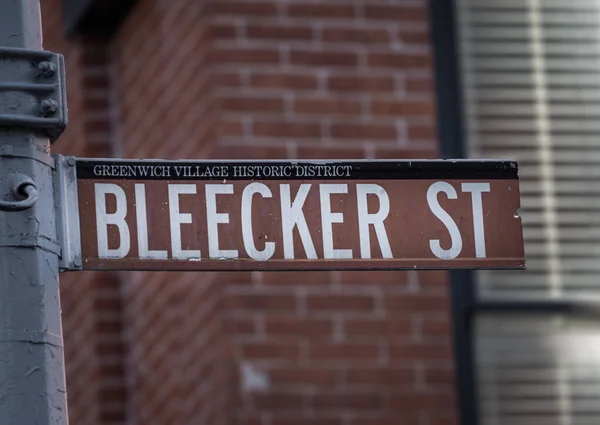 Sinal de rua Bleecker em Manhattan, Nova Iorque — Fotografia de Stock