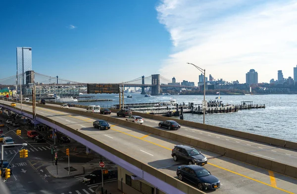 Roosevelt East River Drive in Manhattan. — Stockfoto